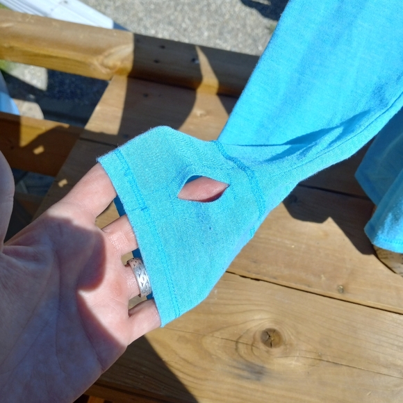 Hooded Activewear top - Picture 6 of 6